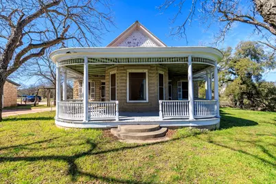 402 S Adams St, Fredericksburg, TX 78624 - Photo 9