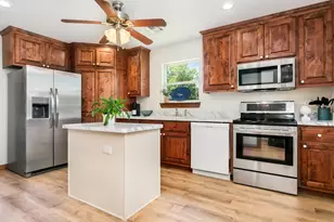 901 Bell St, Fredericksburg, TX 78624 - Photo 3