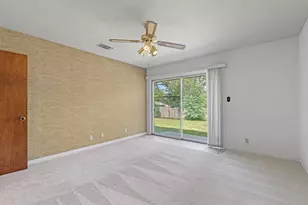 105 Hale St, Fredericksburg, TX 78624 - Photo 13