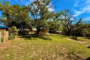 105 Hale St, Fredericksburg, TX 78624 - Photo 35