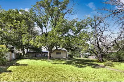 105 Hale St, Fredericksburg, TX 78624 - Photo 31