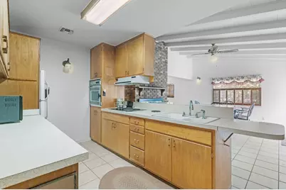 105 Hale St, Fredericksburg, TX 78624 - Photo 13