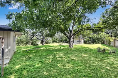 105 Hale St, Fredericksburg, TX 78624 - Photo 27