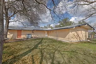 105 Hale St, Fredericksburg, TX 78624 - Photo 3