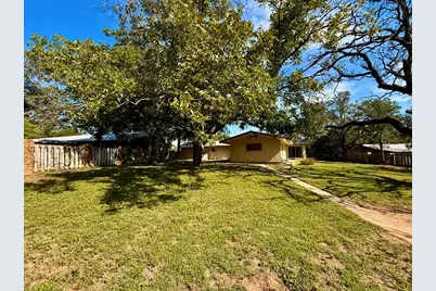 105 Hale St, Fredericksburg, TX 78624 - Photo 33