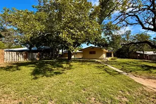 105 Hale St, Fredericksburg, TX 78624 - Photo 33