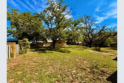105 Hale St, Fredericksburg, TX 78624 - Photo 31
