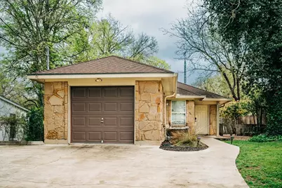 203 S Creek St, Fredericksburg, TX 78624 - Photo 1