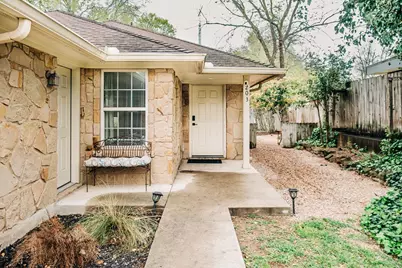 203 S Creek St, Fredericksburg, TX 78624 - Photo 3