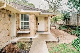 203 S Creek St, Fredericksburg, TX 78624 - Photo 3