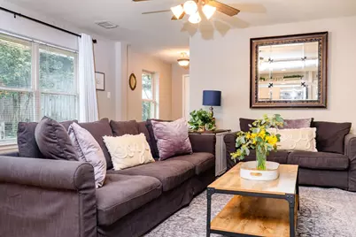 203 S Creek St, Fredericksburg, TX 78624 - Photo 5