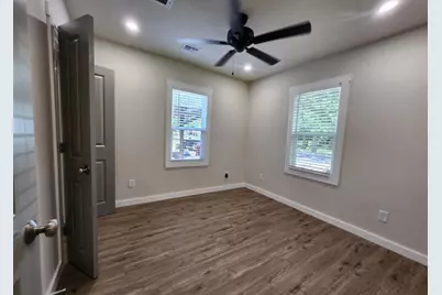 804 N Orange St, Fredericksburg, TX 78624 - Photo 11