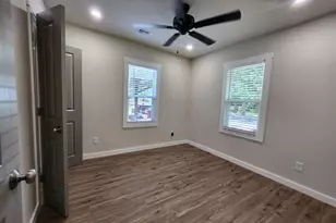 804 N Orange St, Fredericksburg, TX 78624 - Photo 11