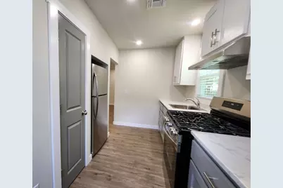 804 N Orange St, Fredericksburg, TX 78624 - Photo 5