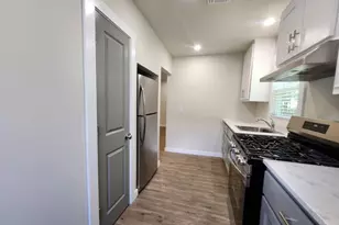 804 N Orange St, Fredericksburg, TX 78624 - Photo 5