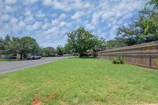 302 Frederick Rd, Fredericksburg, TX 78624 - Photo 9