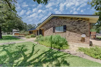 302 Frederick Rd, Fredericksburg, TX 78624 - Photo 5