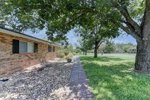 302 Frederick Rd, Fredericksburg, TX 78624 - Photo 7