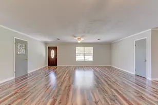 302 Frederick Rd, Fredericksburg, TX 78624 - Photo 15