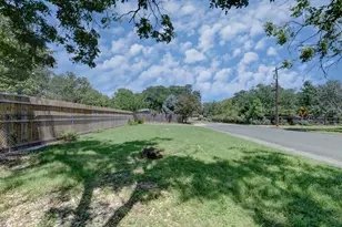 302 Frederick Rd, Fredericksburg, TX 78624 - Photo 11