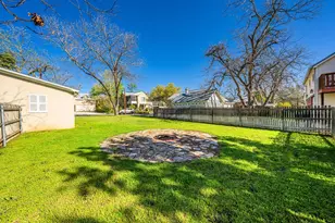 308 E Travis St, Fredericksburg, TX 78624 - Photo 27