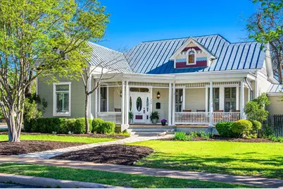 308 E Travis St, Fredericksburg, TX 78624 - Photo 1
