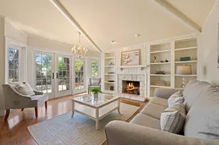 308 E Travis St, Fredericksburg, TX 78624 - Photo 3