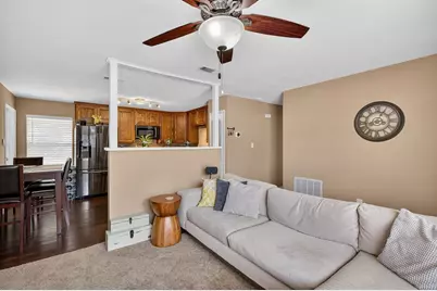 404 Freestone Dr, Euless, TX 76039 - Photo 5