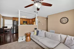 404 Freestone Dr, Euless, TX 76039 - Photo 5