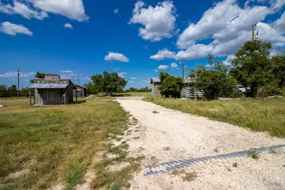 412 Sky Harbor Rd, Mountain Home, TX 78058 - Photo 3