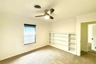 613 N Harper St, Kerrville, TX 78028 - Photo 9