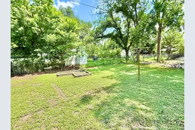613 N Harper St, Kerrville, TX 78028 - Photo 17