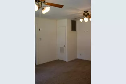 304 S Crockett St, Fredericksburg, TX 78624 - Photo 7