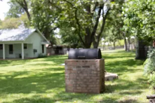 304 S Crockett St, Fredericksburg, TX 78624 - Photo 19