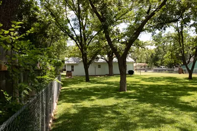 304 S Crockett St, Fredericksburg, TX 78624 - Photo 23