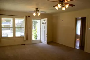 304 S Crockett St, Fredericksburg, TX 78624 - Photo 9