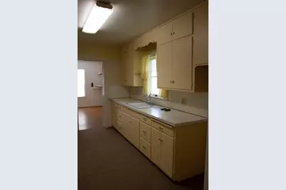 304 S Crockett St, Fredericksburg, TX 78624 - Photo 11