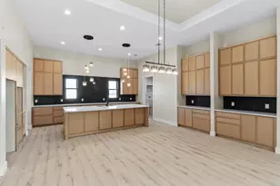 517 Interlaken St, Fredericksburg, TX 78624 - Photo 5