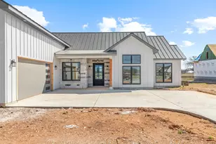 517 Interlaken St, Fredericksburg, TX 78624 - Photo 3