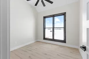 517 Interlaken St, Fredericksburg, TX 78624 - Photo 11