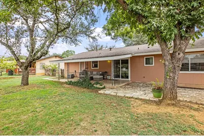 604 N Bowie, Fredericksburg, TX 78624 - Photo 9