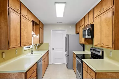 604 N Bowie, Fredericksburg, TX 78624 - Photo 3