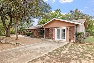 604 N Bowie, Fredericksburg, TX 78624 - Photo 7