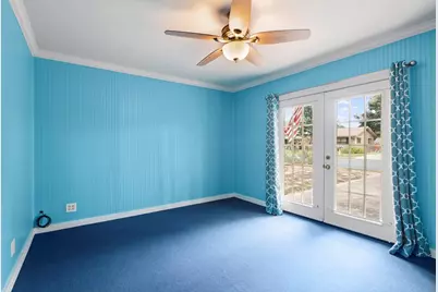 604 N Bowie, Fredericksburg, TX 78624 - Photo 5