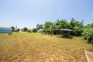 201 Hwy St, Fredericksburg, TX 78624 - Photo 35