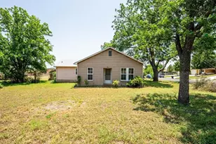 201 Hwy St, Fredericksburg, TX 78624 - Photo 27
