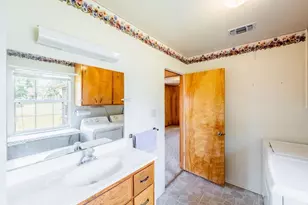 201 Hwy St, Fredericksburg, TX 78624 - Photo 23