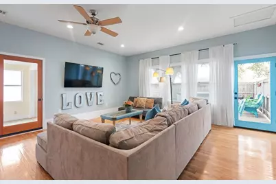 901 N Llano St, Fredericksburg, TX 78624 - Photo 3