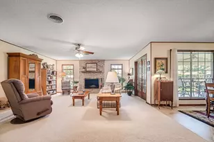 205 Crestwood Dr, Fredericksburg, TX 78624 - Photo 5