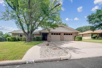 205 Crestwood Dr, Fredericksburg, TX 78624 - Photo 1